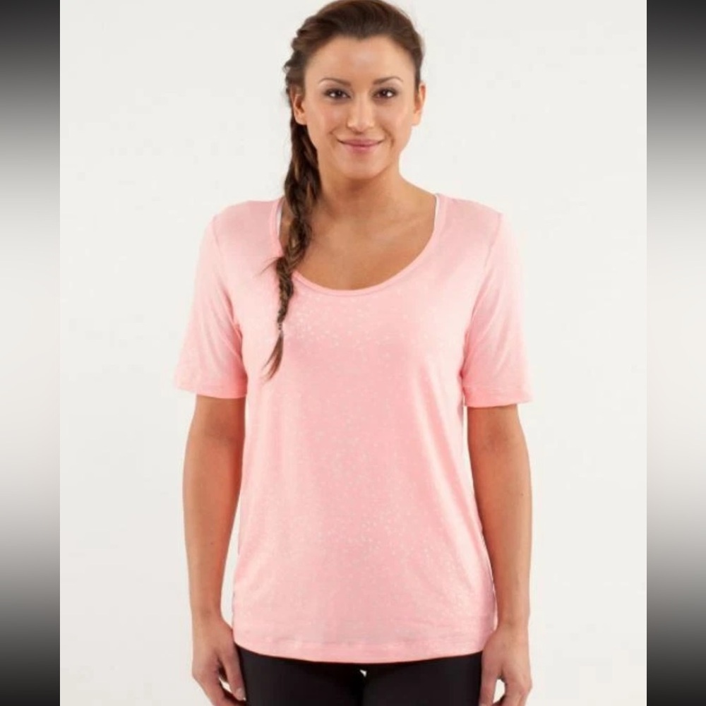 Lululemon Drish Tee in Pink / Peach EUC Size 10